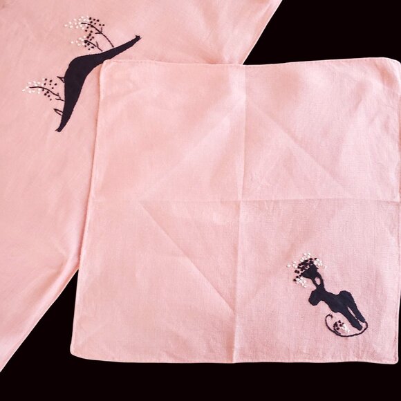 1930s Art Deco Embroidered Tablecloth & Napkins Leaping Silhouette Figures - Picture 15 of 16